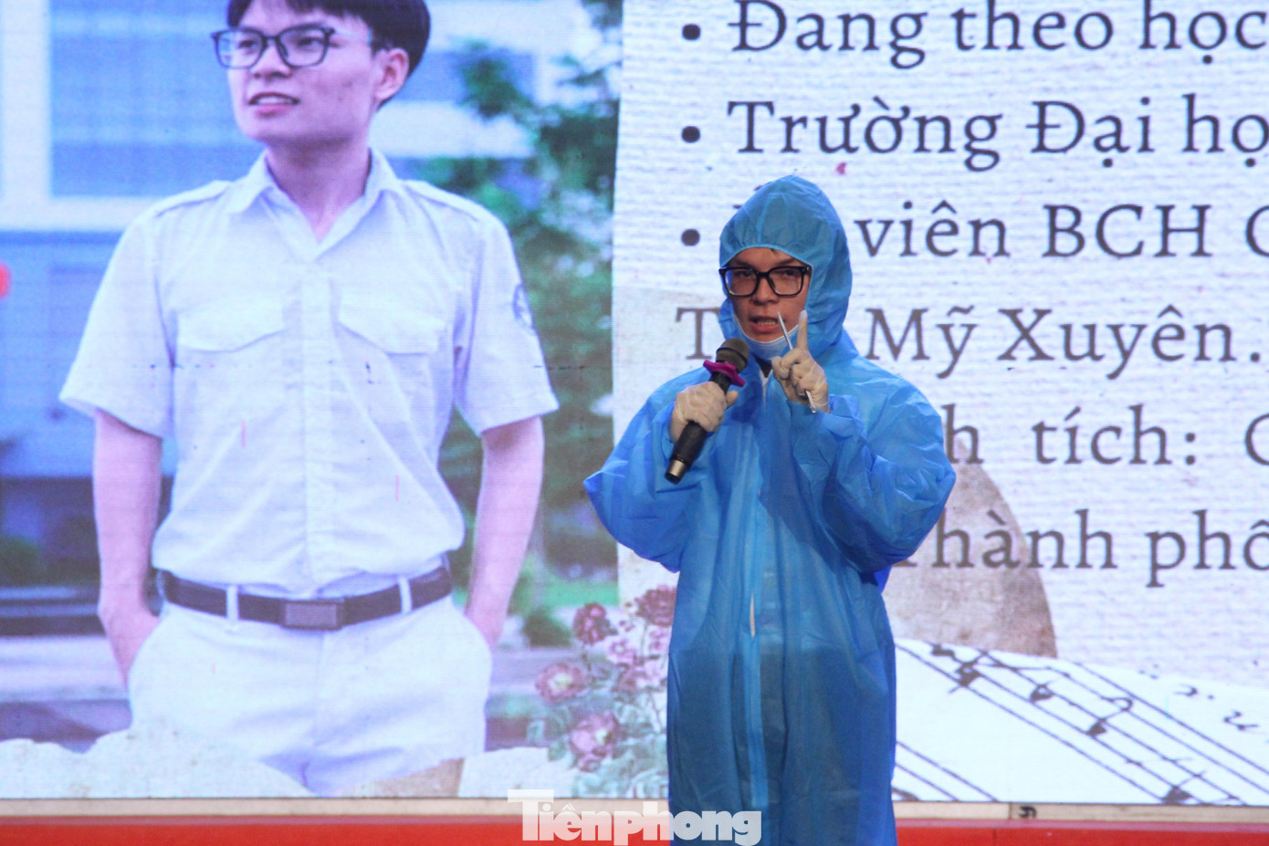 Trong đêm chung kết, 10 thí sinh tranh tài ở 3 vòng thi: Chân dung thủ lĩnh, Bản lĩnh thủ lĩnh và Thủ lĩnh tỏa sáng, Ở vòng thi Chân dung thủ lĩnh, 10 thí sinh thực hiện phần giới thiệu bản thân (thông tin, thành tích cá nhân, sở trường của bản thân); giới thiệu công tác Hội và phong trào sinh viên của đơn vị. Mỗi thí sinh có tối đa 2 phút thực hiện phần thi.