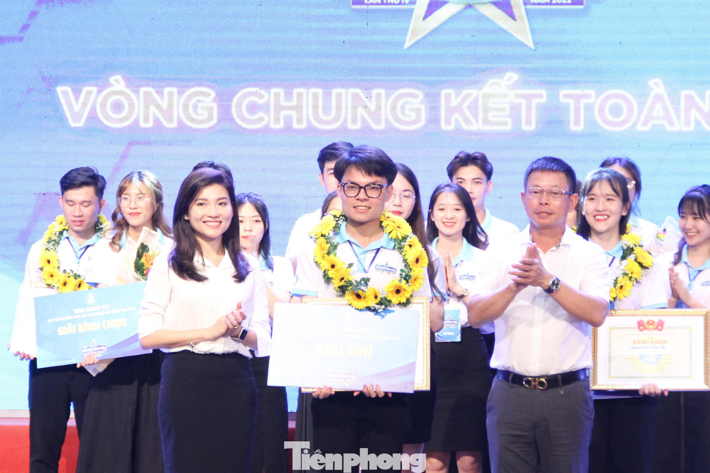 Giải Nhì thuộc về thí sinh Lâm Hoàng Tiến (ĐH Y Dược Cần Thơ) và giải Ba thuộc về thí sinh Nguyễn Hòa Kim Thái (ĐH Kinh tế - Luật, ĐH Quốc gia TP Hồ Chí Minh).