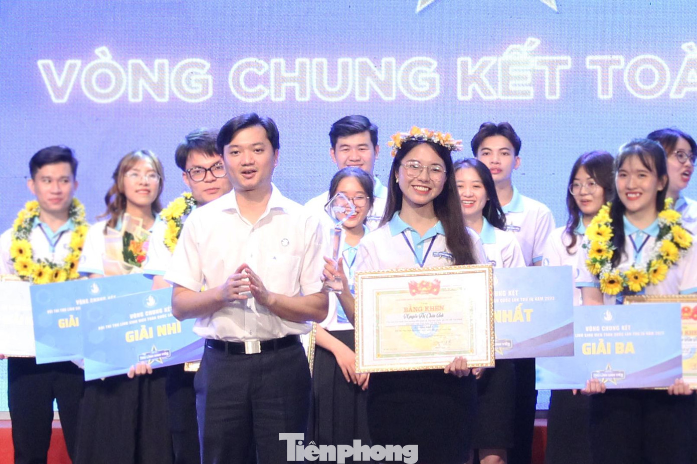 Với phần thể hiện xuất sắc của mình, Nguyễn Thị Châu Anh (Chủ tịch Hội Sinh viên trường ĐH Quốc tế - ĐH Quốc gia TP Hồ Chí Minh) trở thành Thủ lĩnh Sinh viên toàn quốc năm 2022