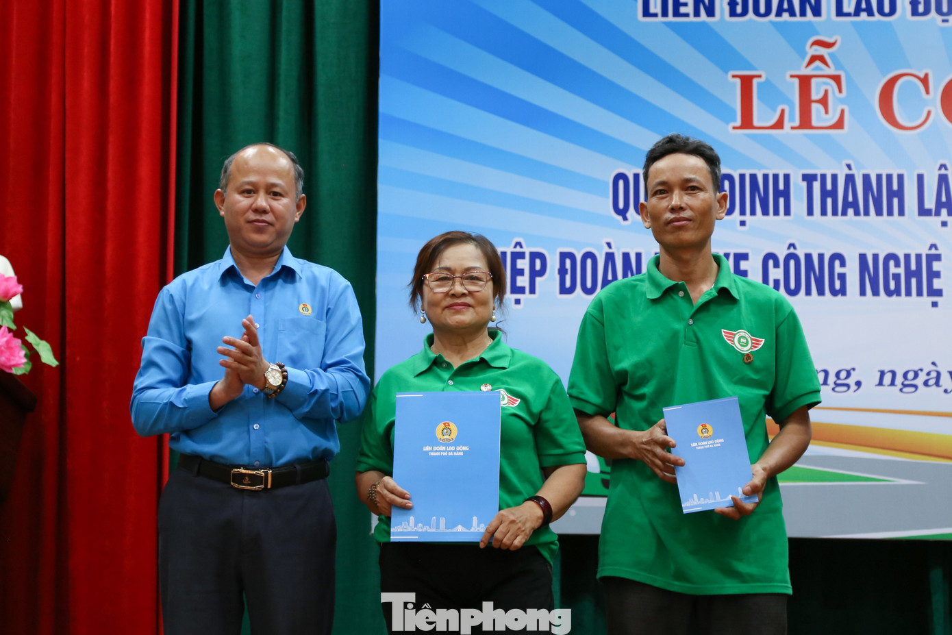 Liên đoàn Lao động thành phố Đà Nẵng hỗ trợ kinh phí hoạt động cho Nghiệp đoàn và trao 50 suất quà cho tài xế có hoàn cảnh khó khăn Liên đoàn Lao động thành phố Đà Nẵng hỗ trợ kinh phí hoạt động cho Nghiệp đoàn và trao 50 suất quà cho tài xế có hoàn cảnh khó khăn