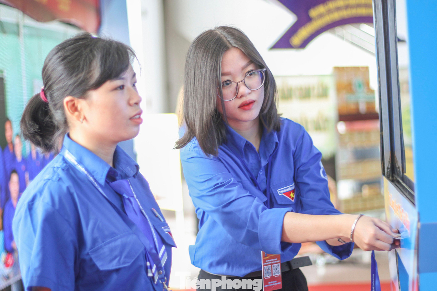 Đại hội thảo luận, đánh giá về những kết quả công tác Đoàn và phong trào thanh thiếu niên thông qua các văn kiện của đại hội, dự thảo báo cáo chính trị. Đại hội thảo luận, đánh giá về những kết quả công tác Đoàn và phong trào thanh thiếu niên thông qua các văn kiện của đại hội, dự thảo báo cáo chính trị.