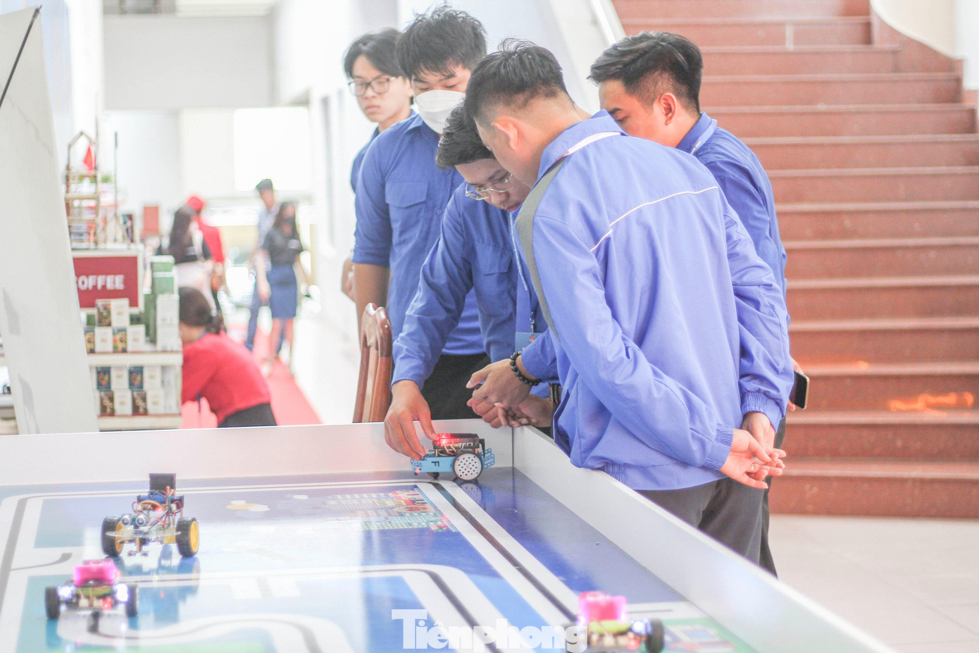 Trong nhiệm kỳ 2022 - 2027, Tỉnh Đoàn Khánh Hòa xác định mục tiêu, phương hướng cho công tác Đoàn và phong trào thanh, thiếu nhi là phát huy tinh thần xung kích, sáng tạo, trách nhiệm của thanh niên Khánh Hòa trong sự nghiệp xây dựng và bảo vệ Tổ quốc, cụ thể hóa hành động thực hiện Nghị quyết Đại hội Đảng toàn quốc lần thứ XIII, Nghị quyết Đại hội Đảng bộ tỉnh Khánh Hòa lần thứ XVIII gắn với Nghị quyết số 09-NQ/TW, ngày 28/01/2022 của Bộ Chính trị và Chương trình hành động số 30-CTr/TU ngày 23/02/2022 về việc thực hiện Nghị quyết số 09-NQ/TW, ngày 28/01/2022 của Bộ Chính trị về xây dựng, phát triển tỉnh Khánh Hòa đến năm 2030, tầm nhìn đến năm 2045 trong cán bộ Đoàn, đoàn viên, thanh niên. Trong nhiệm kỳ 2022 - 2027, Tỉnh Đoàn Khánh Hòa xác định mục tiêu, phương hướng cho công tác Đoàn và phong trào thanh, thiếu nhi là phát huy tinh thần xung kích, sáng tạo, trách nhiệm của thanh niên Khánh Hòa trong sự nghiệp xây dựng và bảo vệ Tổ quốc, cụ thể hóa hành động thực hiện Nghị quyết Đại hội Đảng toàn quốc lần thứ XIII, Nghị quyết Đại hội Đảng bộ tỉnh Khánh Hòa lần thứ XVIII gắn với Nghị quyết số 09-NQ/TW, ngày 28/01/2022 của Bộ Chính trị và Chương trình hành động số 30-CTr/TU ngày 23/02/2022 về việc thực hiện Nghị quyết số 09-NQ/TW, ngày 28/01/2022 của Bộ Chính trị về xây dựng, phát triển tỉnh Khánh Hòa đến năm 2030, tầm nhìn đến năm 2045 trong cán bộ Đoàn, đoàn viên, thanh niên.