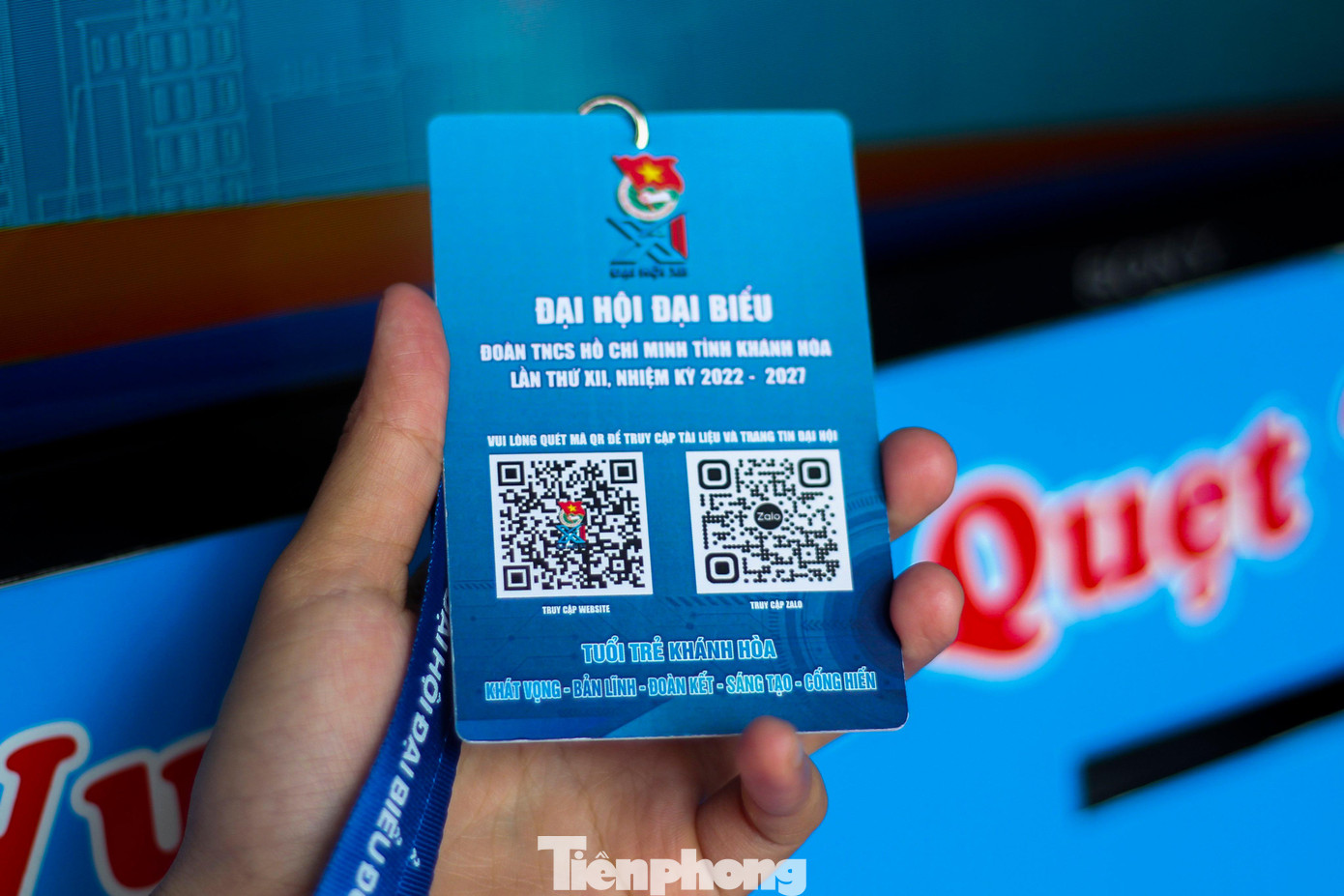 Mặt sau của thẻ đại biểu có mã QR website và zalo chính thức của Đại hội Đoàn TNCS Hồ Chí Minh tỉnh Khánh Hòa nhiệm kỳ 2022 - 2027.