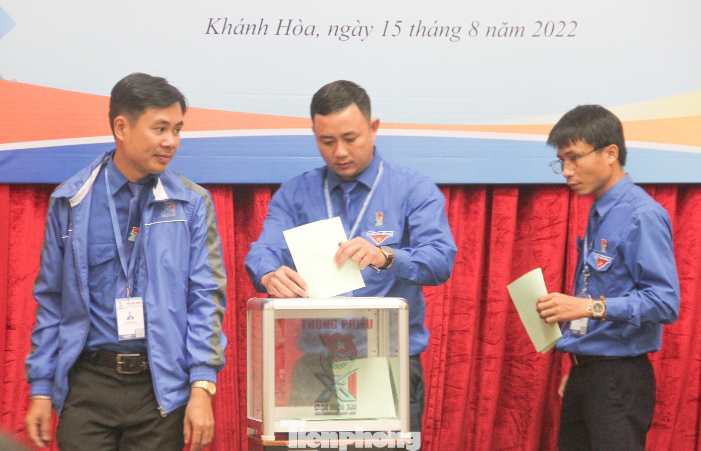 Hội nghị bầu 2 Phó Bí thư Tỉnh Đoàn Khánh Hòa khóa XII gồm: anh Phạm Ngọc Hải (SN 1986, quê quán Ninh Hòa, Khánh Hòa; trình độ Thạc sĩ Quản trị Du lịch) và chị Huỳnh Thị Như Ý (SN 1990, quê quán Ninh Hòa, Khánh Hòa; trình độ Thạc sĩ Luật Hành chính – Hiến pháp).