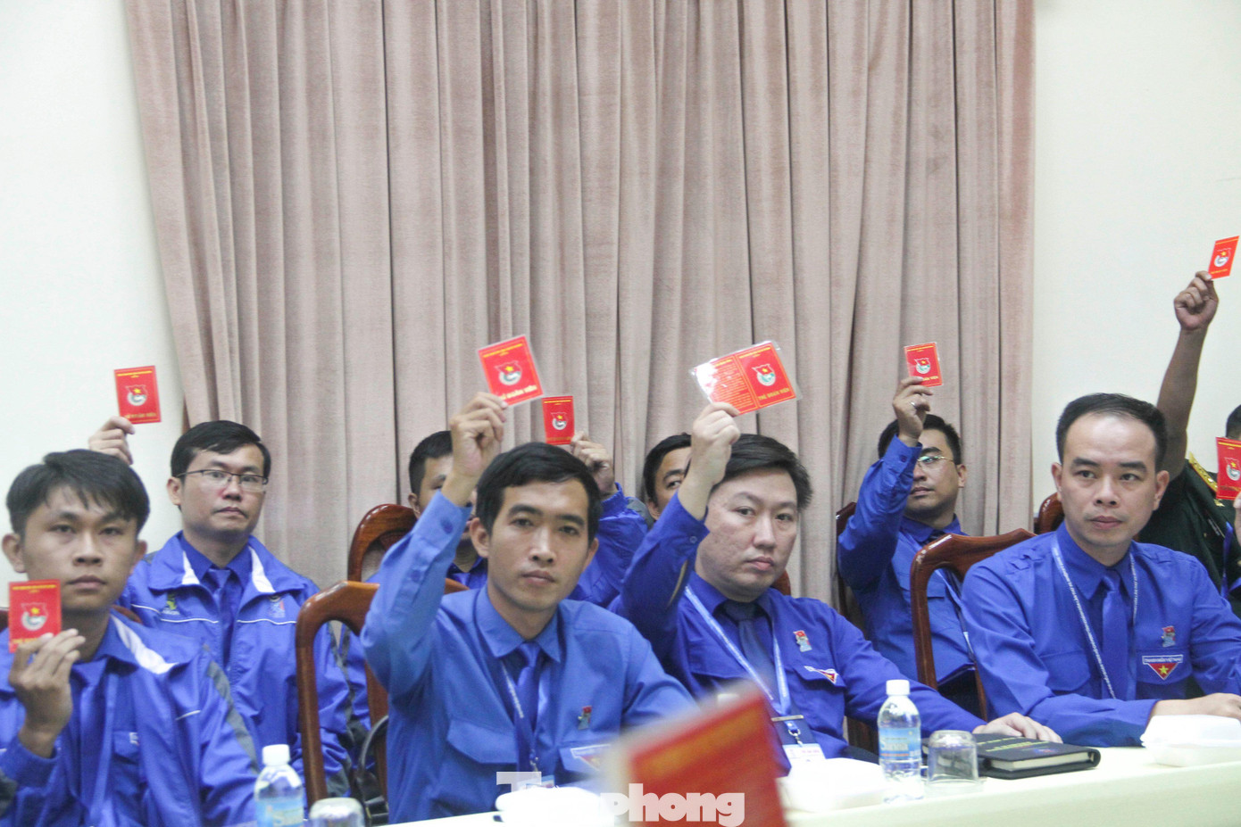 Các ủy viên Ban Chấp hành được phổ biến nội dung tiến hành Hội nghị, thông qua đề án nhân sự để tiến hành bầu Ban Thường vụ, Bí thư, Phó Bí thư và Ủy ban Kiểm tra với hình thức bỏ phiếu kín. Tại Hội nghị, các ủy viên Ban Chấp hành đã tiến hành bầu Ban Thường vụ Tỉnh Đoàn Khánh Hòa gồm 13 anh chị.