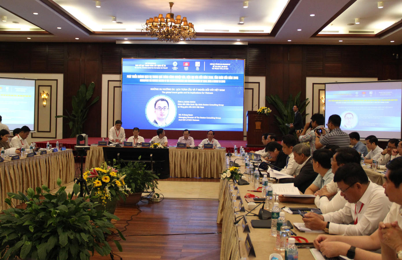 Các chuyên gia hiến kế để phát triển ngành dịch vụ trong quá trình công nghiệp hóa, hiện đại hóa đến năm 2030, tầm nhìn 2045