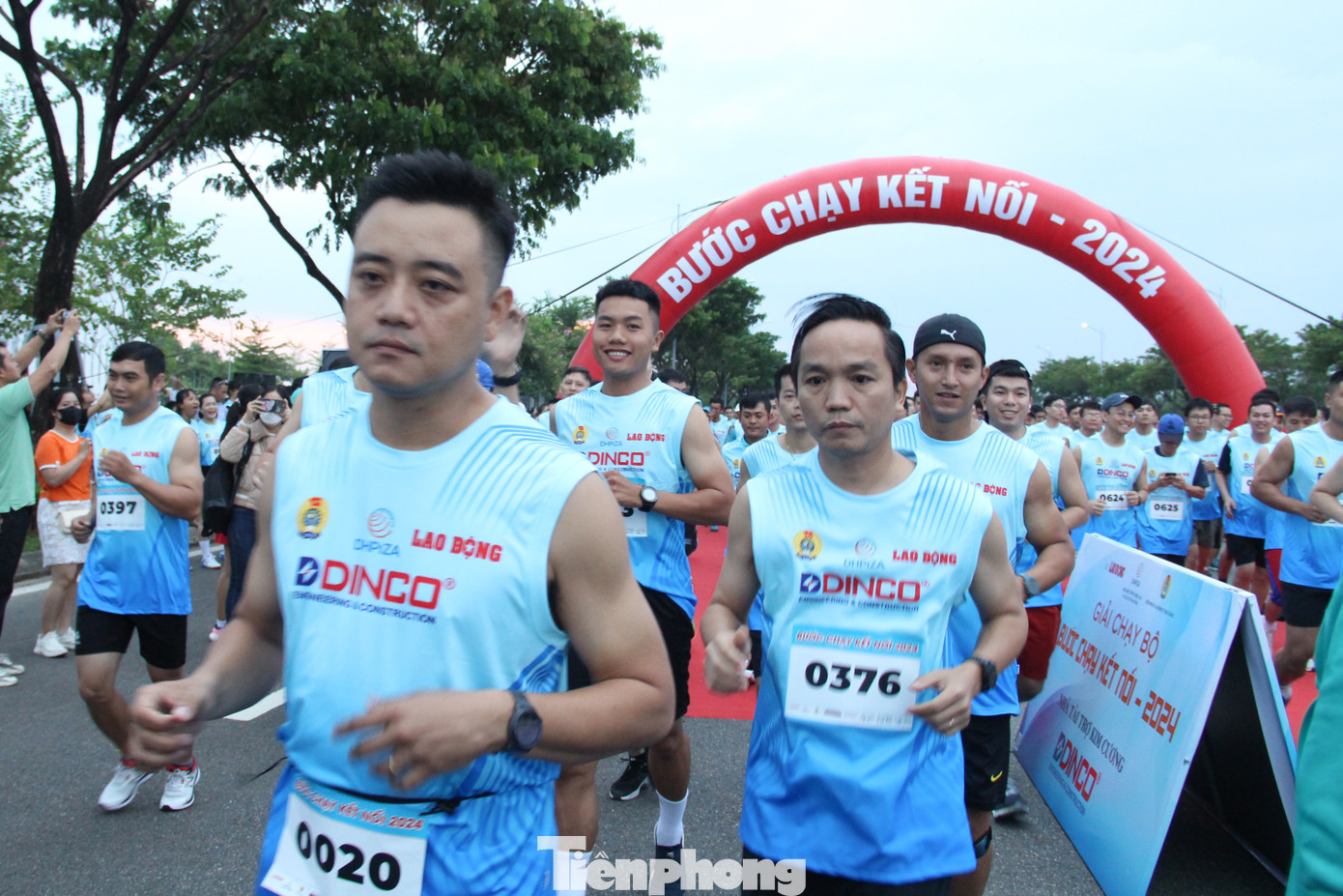 Tham gia giải, các vận động viên nam tranh tài ở cự ly 10km