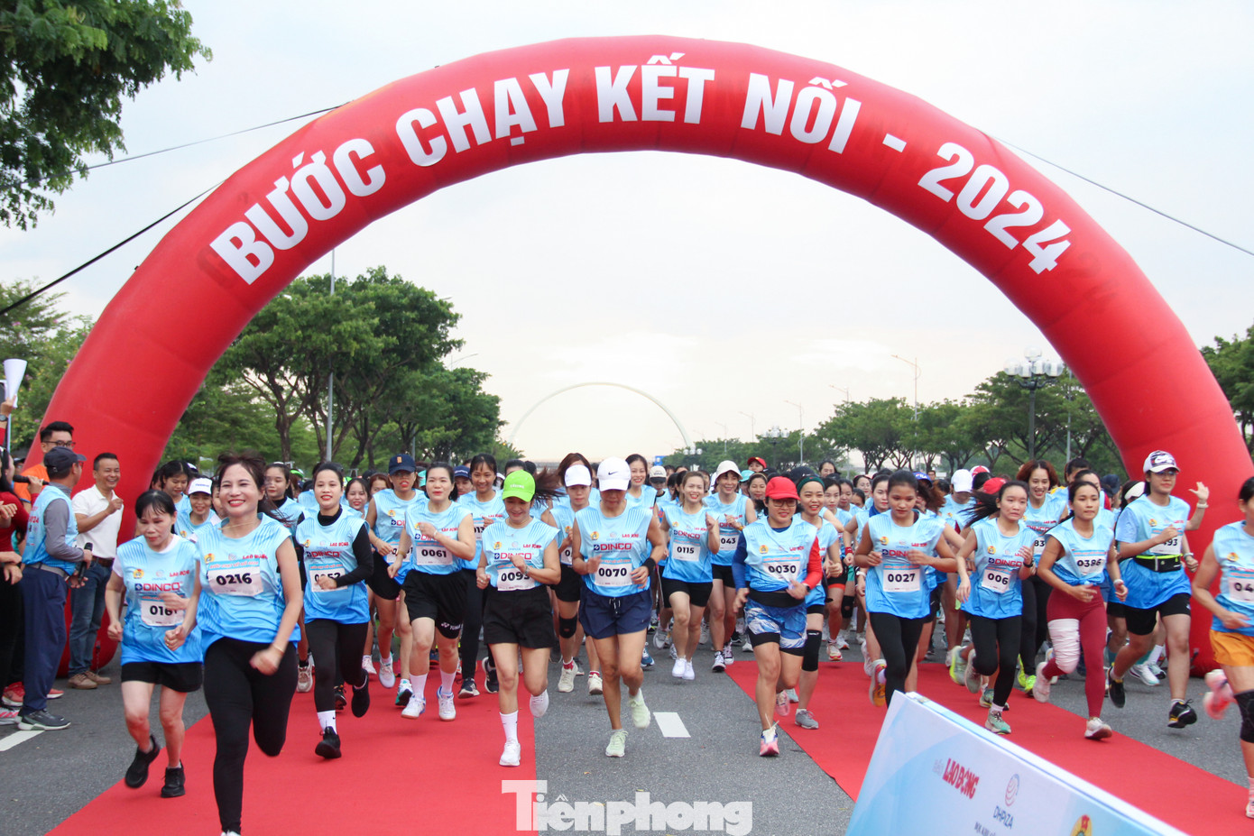 Đúng 6h sáng, các vận động viên xuất phát