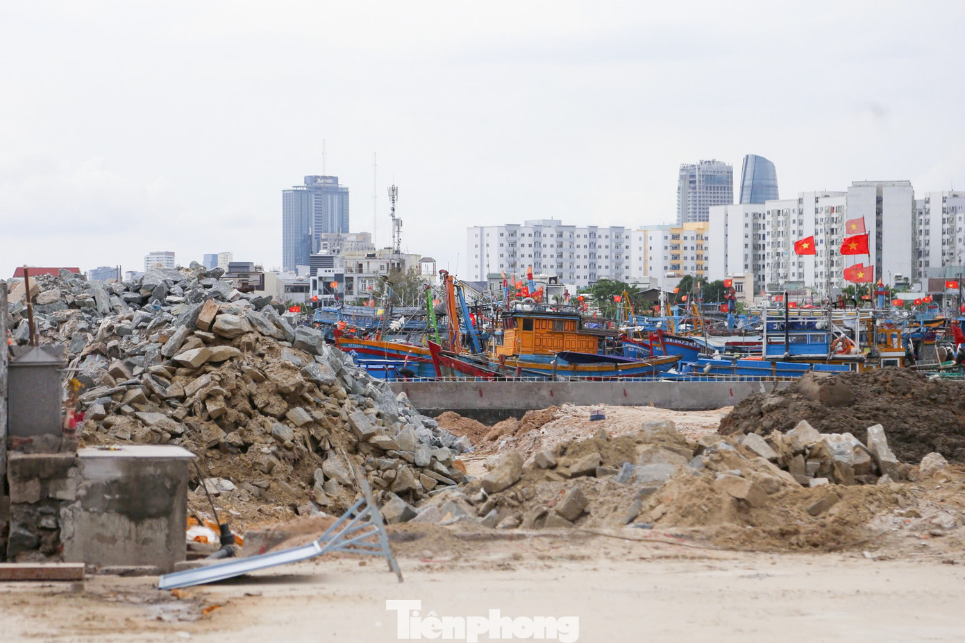 Sau khi hoàn thành, dự kiến, cảng cá này có thể đáp ứng 300 lượt tàu có công suất tối đa 2.000CV cập cảng/ngày, sản lượng hàng hóa qua cảng đạt 100 nghìn tấn/năm. Tổng vốn đầu tư của dự án là 250 tỉ đồng. Sau khi hoàn thành, dự kiến, cảng cá này có thể đáp ứng 300 lượt tàu có công suất tối đa 2.000CV cập cảng/ngày, sản lượng hàng hóa qua cảng đạt 100 nghìn tấn/năm. Tổng vốn đầu tư của dự án là 250 tỉ đồng.