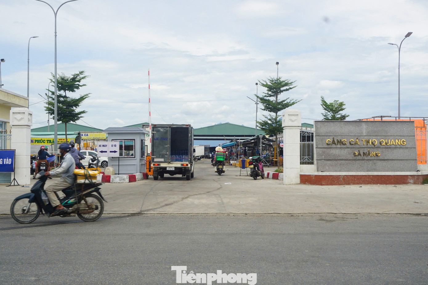 Thời gian qua, Dự án đầu tư nâng cấp, mở rộng Cảng cá Thọ Quang (giai đoạn 2) đang được gấp rút triển khai. Ảnh: Giang Thanh Thời gian qua, Dự án đầu tư nâng cấp, mở rộng Cảng cá Thọ Quang (giai đoạn 2) đang được gấp rút triển khai. Ảnh: Giang Thanh