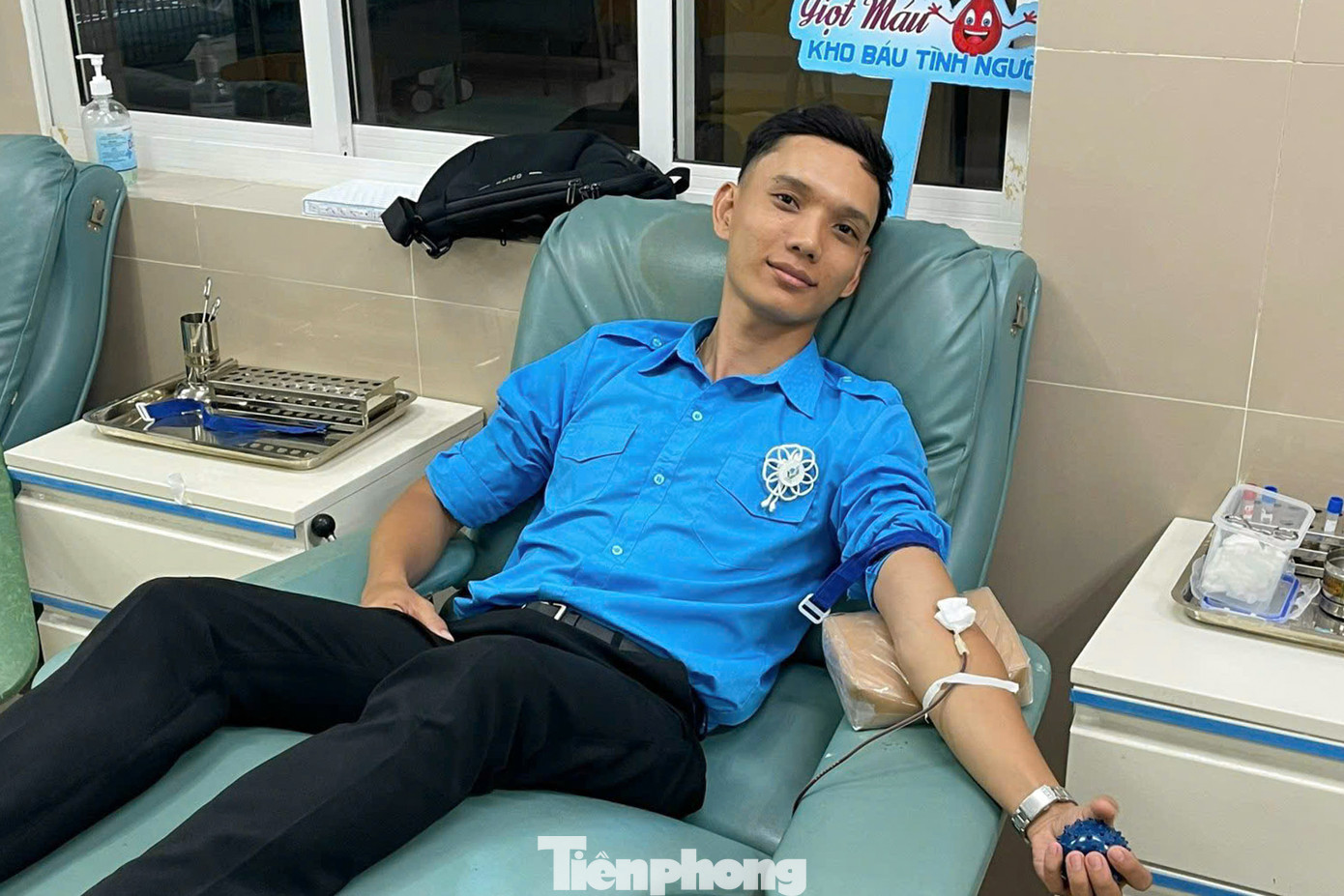 Anh Nhật tích cực tham gia hiến máu nhân đạo và vận động người thân, bạn bè cùng hiến máu.