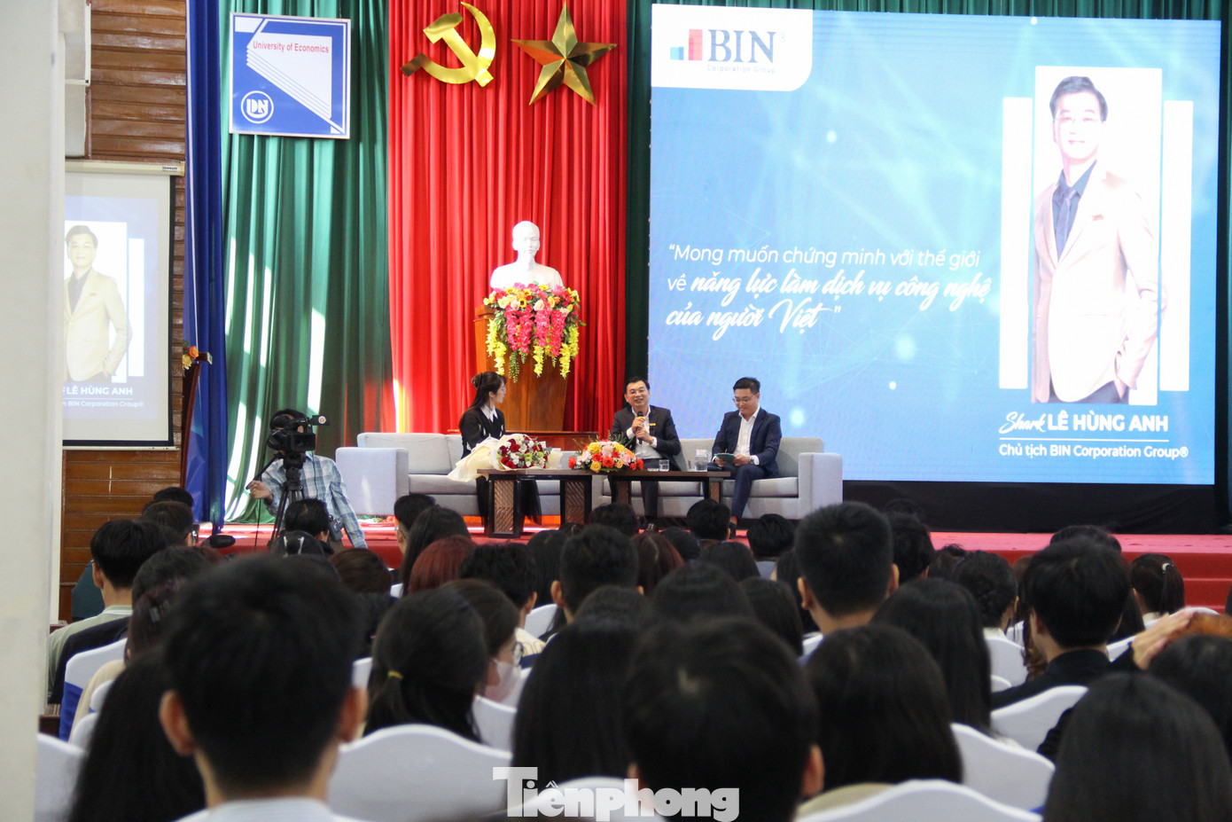 Hàng trăm bạn trẻ tham gia giao lưu cùng Shark Hùng Anh