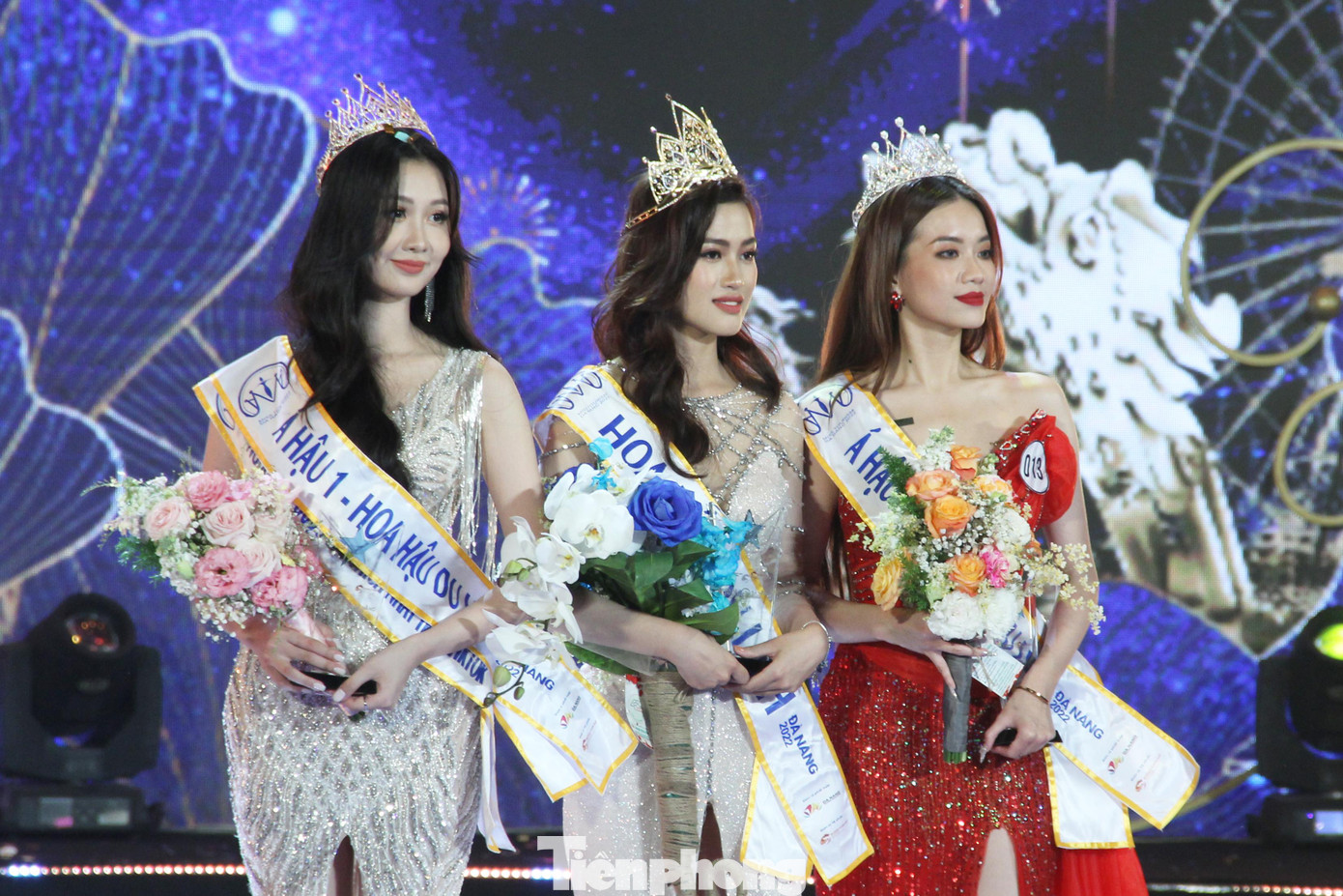 Ngoài ra, BTC cũng trao danh hiệu Á hậu 1 cho thí sinh Võ Lê Quế Anh (bên trái) và danh hiệu Á hậu 2 cho thí sinh Trần Khánh Nhi (bên phải). Đây là năm đầu tiên Hoa hậu Du lịch Đà Nẵng được tổ chức. Ban giám khảo cuộc thi năm nay gồm: Đạo diễn Hoàng Nhật Nam - Trưởng Ban Giám khảo, bà Phạm Kim Dung - Chủ tịch Miss World Việt Nam, TGĐ Công ty Sen Vàng, Miss World Việt Nam 2016 Trương Diệu Ngọc, Hoa hậu Việt Nam 2018 Trần Tiểu Vy, Á hậu 1 Miss World Việt Nam 2019 Lona Kiều Loan, ông Nguyễn Đức Quỳnh, Phó Chủ tịch Hiệp Hội Du lịch Đà Nẵng, ThS-BS thẩm mỹ Văn Trường. Dự kiến, cuộc thi sẽ được tổ chức định kỳ 2 năm/lần.