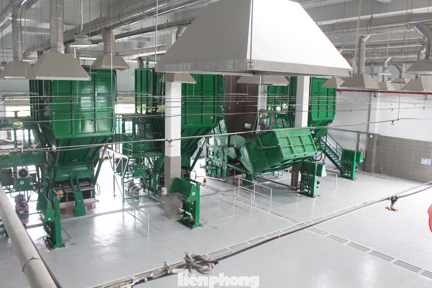 Trạm trung chuyển rác thải đường Lê Thanh Nghị (quận Hải Châu, Đà Nẵng) được xây dựng trên khu đất với diện tích hơn 3.400m2. Đây là trạm trung chuyển và ép rác hiện đại nhất Đà Nẵng với tổng vốn đầu tư hơn 171 tỷ đồng. Ảnh: Giang Thanh