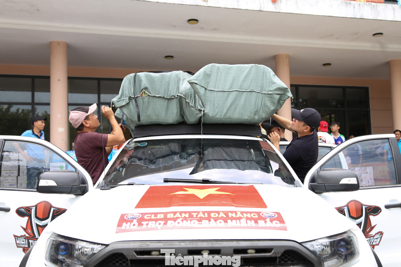 "Các thành viên CLB đều có kinh nghiệm cứu trợ bão lũ ở các tỉnh miền Trung, nên lần này, chúng tôi mong muốn góp chút công sức để hỗ trợ chính quyền và người dân các tỉnh bị thiên tai khắc phục hậu quả, sớm ổn định cuộc sống. Đây cũng là mong mỏi của tất cả người dân Đà Nẵng gửi gắm đến đồng bào miền Bắc", anh Hoàng nói.