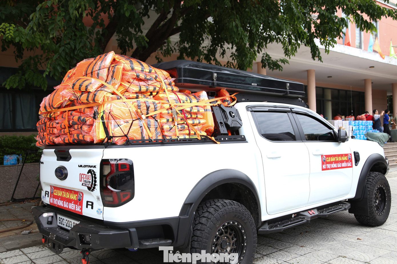 "Các thành viên CLB đều có kinh nghiệm cứu trợ bão lũ ở các tỉnh miền Trung, nên lần này, chúng tôi mong muốn góp chút công sức để hỗ trợ chính quyền và người dân các tỉnh bị thiên tai khắc phục hậu quả, sớm ổn định cuộc sống. Đây cũng là mong mỏi của tất cả người dân Đà Nẵng gửi gắm đến đồng bào miền Bắc", anh Hoàng nói.