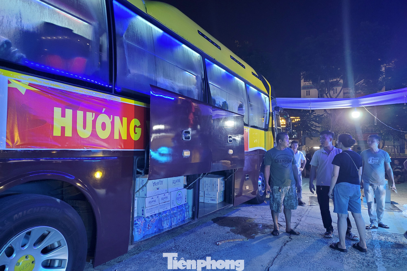 "Đây chỉ là chút công sức nhỏ bé mà chúng tôi mong muốn đóng góp để hỗ trợ cho đồng bào miền Bắc đang phải chịu lũ lụt, thiên tai. Những tấm lòng sẻ chia, tương thân tương ái của người dân Đà Nẵng ở mọi lứa tuổi mới là điều đáng trân trọng và đáng quý, chúng tôi chỉ đóng vai trò là những người trung chuyển", chị Dương chia sẻ.