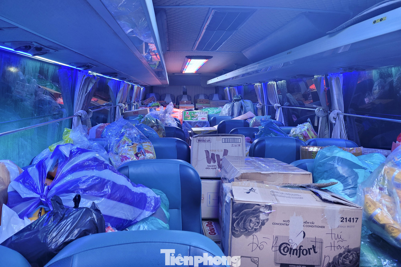 Được biết, trong sáng sớm ngày 12/9, 2 chuyến xe chở theo hàng hóa, nhu yếu phẩm sẽ xuất phát từ Đà Nẵng đến hỗ trợ các tỉnh Thái Nguyên và Yên Bái. Trước mắt, đơn vị đã liên hệ với Ủy ban MTTQ các địa phương trên để làm đầu mối tiếp nhận và chuyển tới cho bà con các vùng ngập sâu.