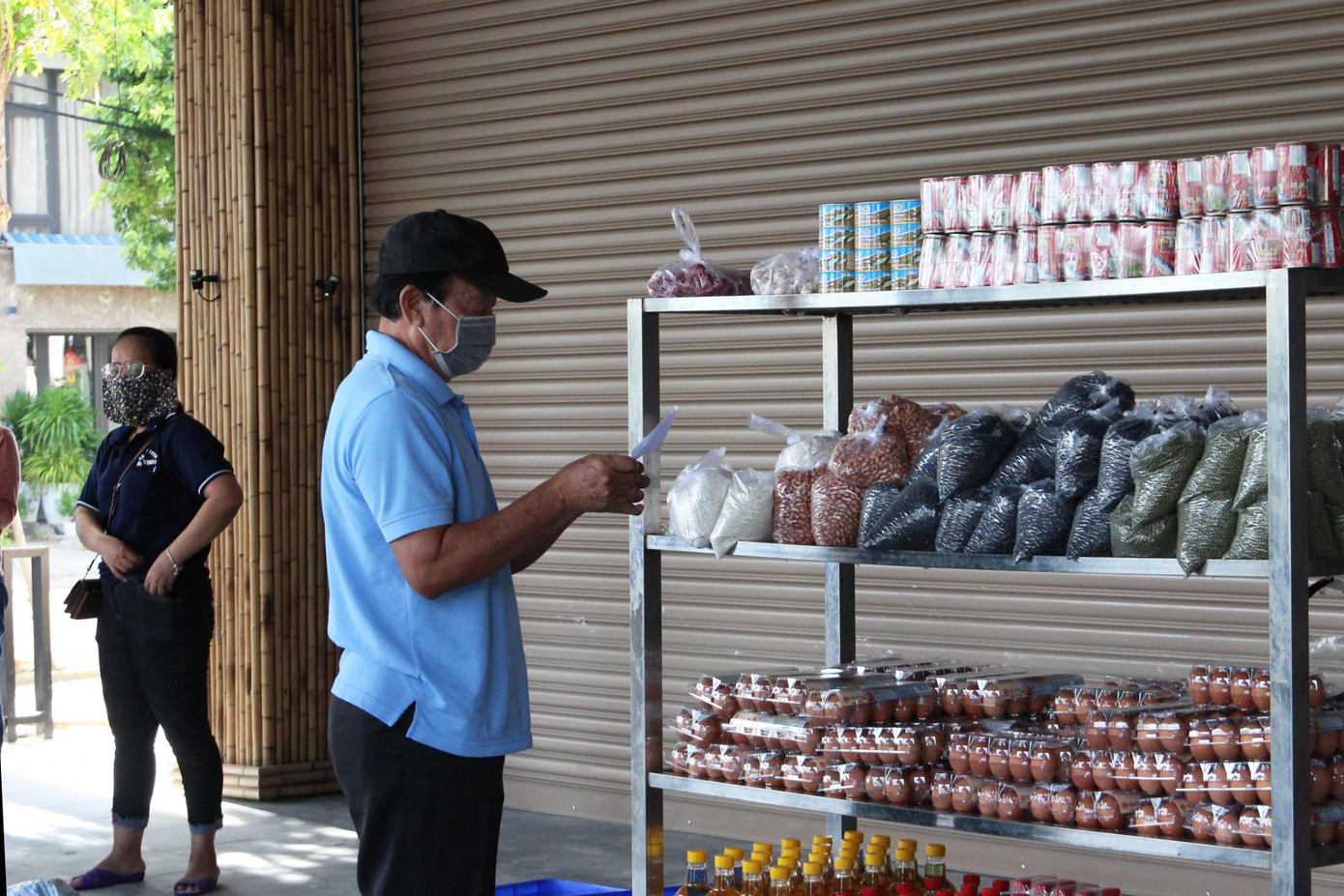 Ba điểm bán còn lại sẽ mở bán từ ngày 13/8, thời gian từ 6h30 đến 9h30 mỗi ngày, gồm: điểm bán trước chợ Hòa Khánh (đường Âu Cơ, quận Liên Chiểu), điểm bán tại ngã tư Mai Đăng Chơn - Nam Kỳ Khởi Nghĩa (phường Hòa Quý) và điểm bán trước chợ Bắc Mỹ An (đường Nguyễn Bá Lân, phường Mỹ An, quận Ngũ Hành Sơn). Các điểm bán này do Công ty TNHH TM&amp;DV Hai Thuyên phụ trách.