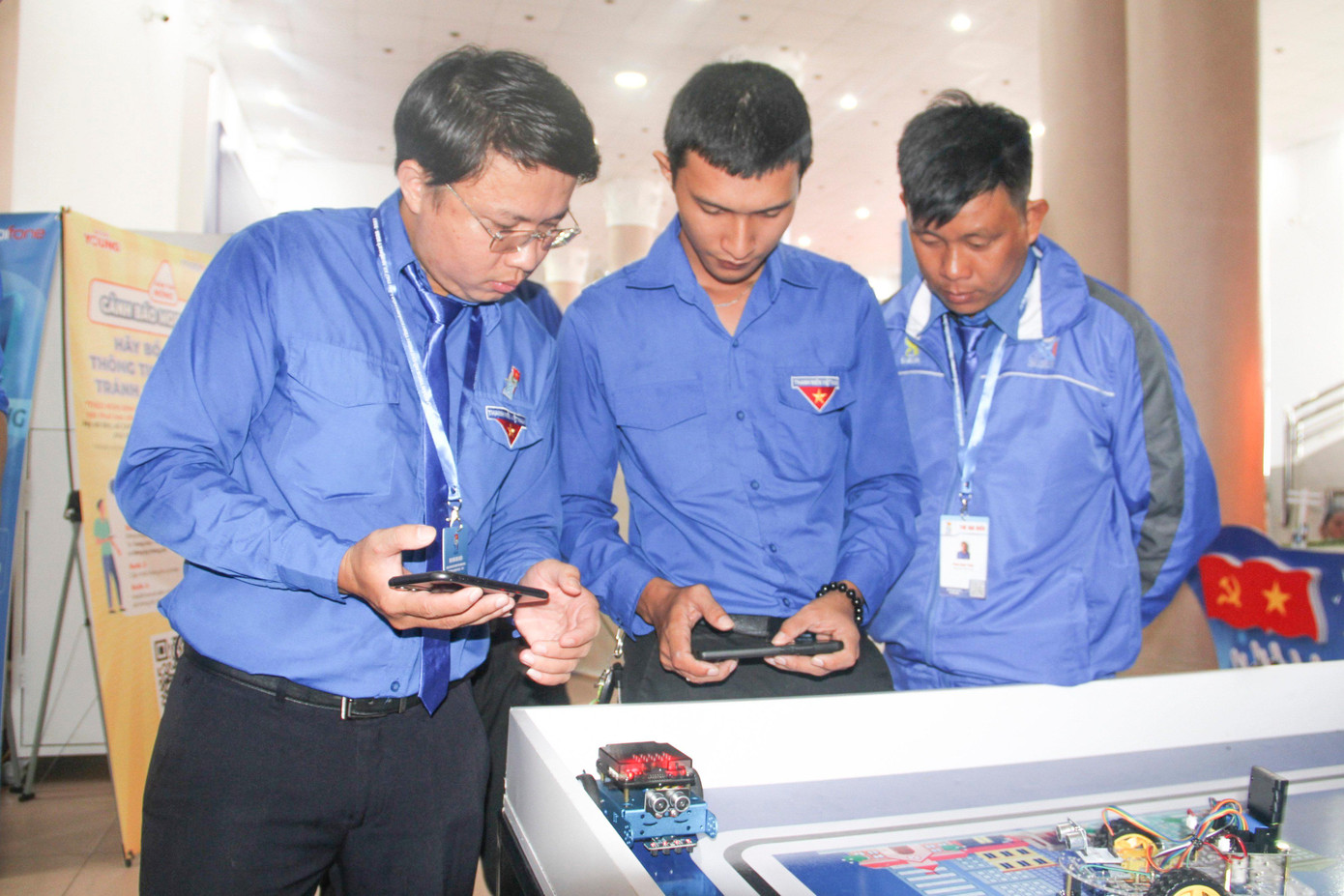 Triển lãm tại Đại hội cũng giới thiệu nhiều mô hình sáng tạo khoa học công nghệ có tính ứng dụng cao như: máy cào muối tự động, mô hình &quot;Không gian sáng tạo&quot; và &quot;Ai cũng có thể học tập&quot;, robot lặn kiểu ROV, nông trại thông minh...