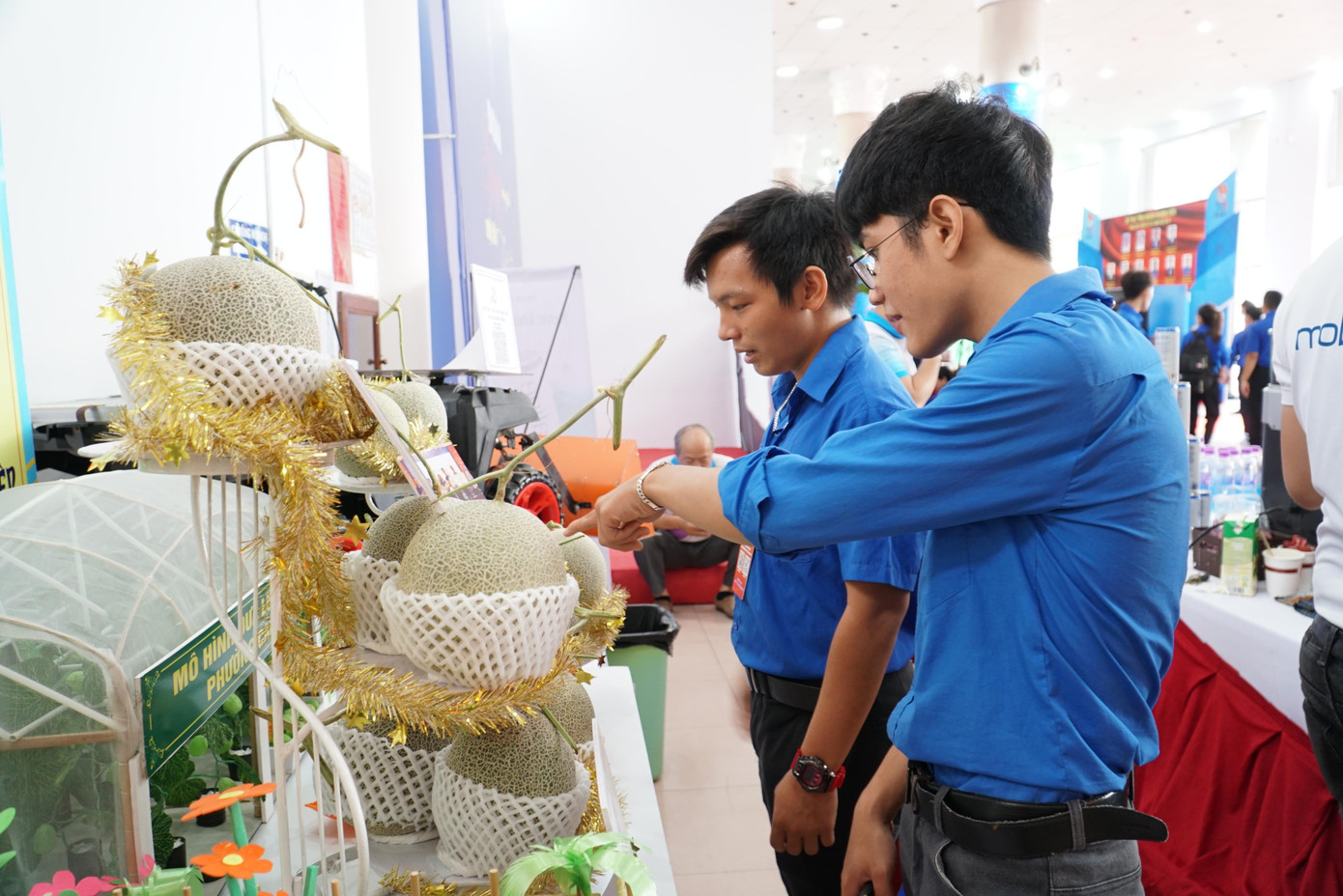 Các sản phẩm nông nghiệp công nghệ cao cũng được giới thiệu. Bên cạnh việc quảng bá, đây cũng là dịp để đoàn viên thanh niên kết nối hợp tác, thương mại hóa sản phẩm, mở rộng thị trường.