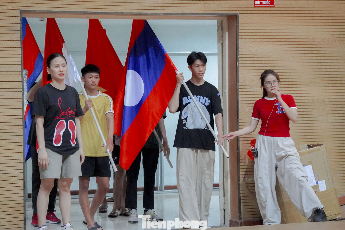 Để chuẩn bị tốt nhất cho chương trình, toàn bộ ê kíp và nghệ sĩ của Nhà hát Trưng Vương cùng gần 500 diễn viên quần chúng được huy động để tham gia trình diễn từ lễ rước cờ diễu hành của các nước đến các tiết mục nghệ thuật diễn ra xuyên suốt lễ khai mạc. Để chuẩn bị tốt nhất cho chương trình, toàn bộ ê kíp và nghệ sĩ của Nhà hát Trưng Vương cùng gần 500 diễn viên quần chúng được huy động để tham gia trình diễn từ lễ rước cờ diễu hành của các nước đến các tiết mục nghệ thuật diễn ra xuyên suốt lễ khai mạc.