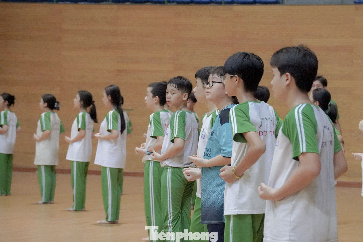 Những ngày này, tại Cung thể thao Tiên Sơn - địa điểm diễn ra lễ khai mạc, bế mạc và một số nội dung thi đấu, bên cạnh công tác chuẩn bị sân khấu, hậu cần hết sức khẩn trương, hàng trăm nghệ sĩ, diễn viên cũng đang gấp rút tập luyện cho chương trình nghệ thuật trong đêm khai mạc. Những ngày này, tại Cung thể thao Tiên Sơn - địa điểm diễn ra lễ khai mạc, bế mạc và một số nội dung thi đấu, bên cạnh công tác chuẩn bị sân khấu, hậu cần hết sức khẩn trương, hàng trăm nghệ sĩ, diễn viên cũng đang gấp rút tập luyện cho chương trình nghệ thuật trong đêm khai mạc.