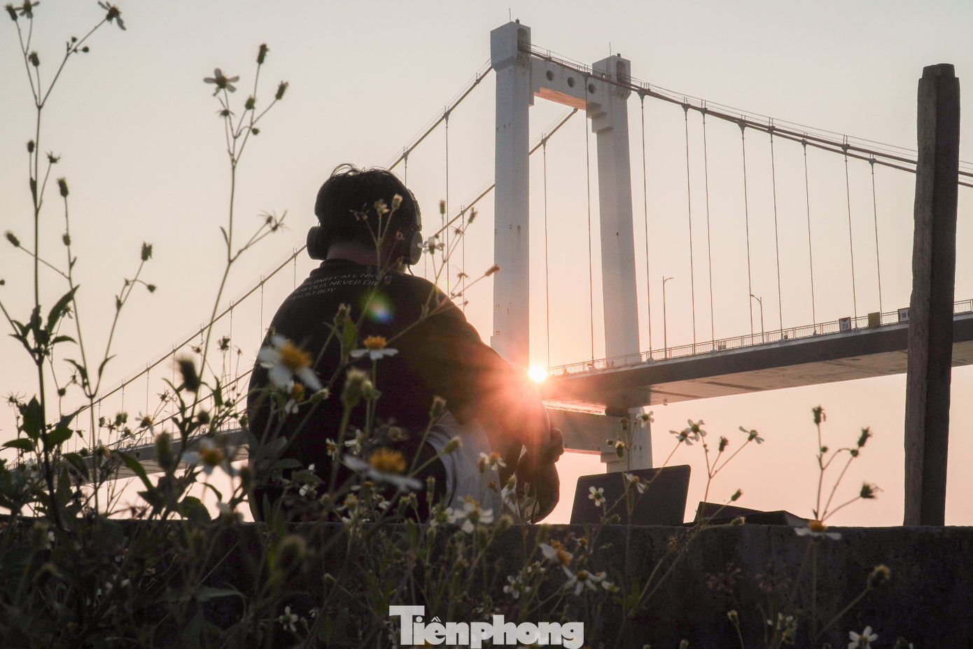 Cầu Thuận Phước được mệnh danh là cây cầu dây võng dài nhất Việt Nam, bắc ngang qua sông Hàn nối quận Hải Châu và quận Sơn Trà. Phần cầu treo dây võng dài 655m là điểm nhấn kiến trúc độc đáo của cây cầu này.