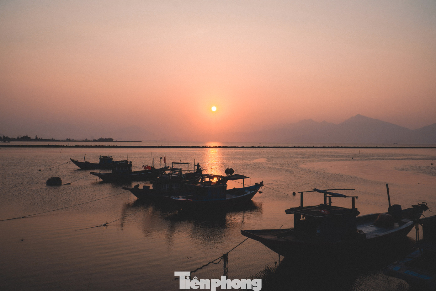 Từ lâu, nơi đây đã trở thành một điểm check-in độc đáo của du khách khi đến Đà Nẵng. Khi khu vực bờ kè và đường bờ sông ở phía Đông cây cầu đường hoàn thiện, nơi đây lại càng nổi tiếng và đặc biệt thu hút giới trẻ.