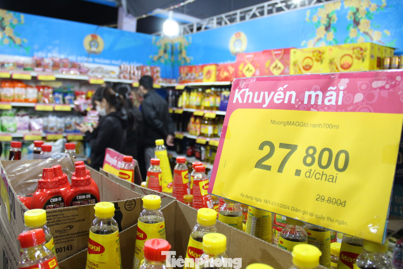 Nhiều chương trình khuyến mãi được các doanh nghiệp triển khai để kích cầu, hỗ trợ người dân mua sắm Tết như: bán hàng đồng giá, bình ổn giá; giảm giá sản phẩm từ 5-50%...