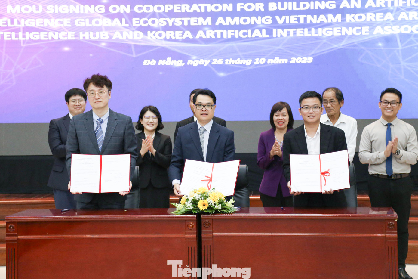 Trung tâm Nghiên cứu và Phát triển Trí tuệ Nhân tạo Việt - Hàn chính thức được thành lập ở Đà Nẵng và kí kết hợp tác với Hiệp hội Trí tuệ nhân tạo Hàn Quốc để xây dựng Hệ sinh thái toàn cầu về AI. (Ảnh: Giang Thanh)