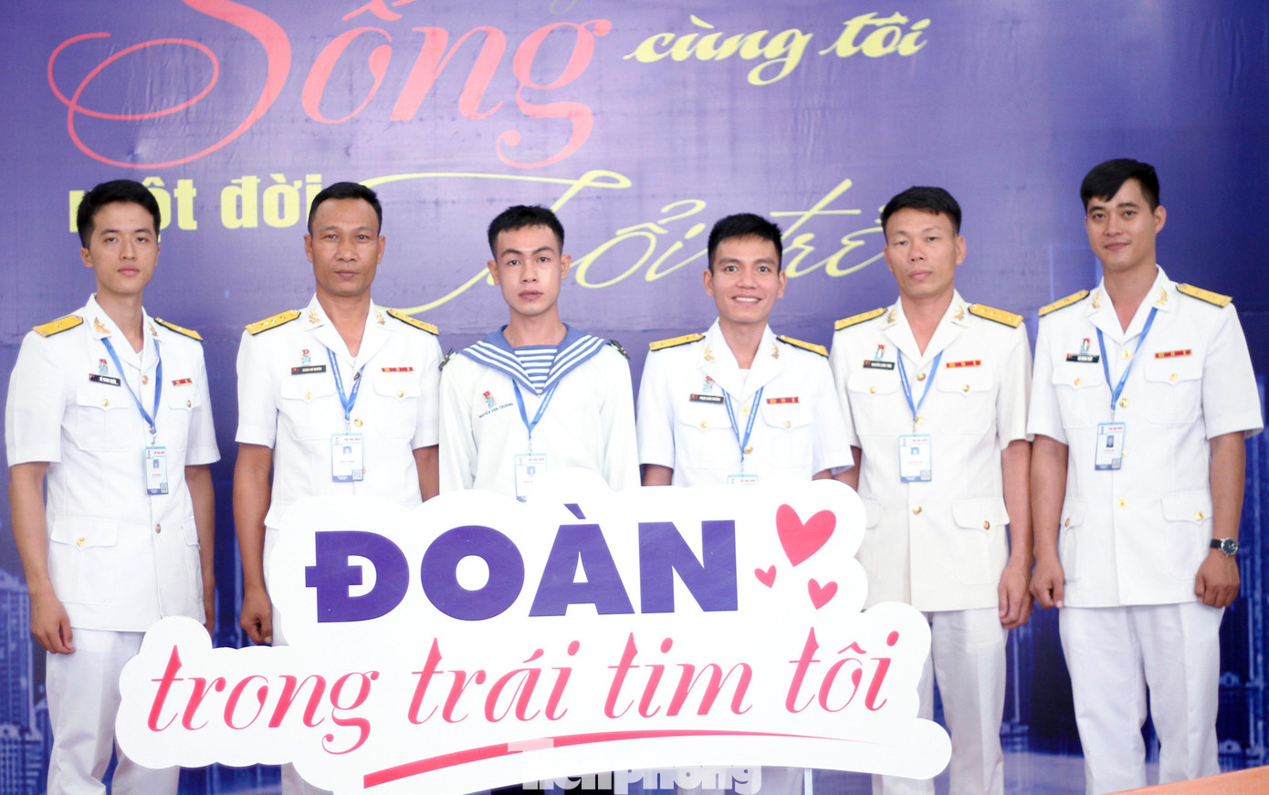 Đặc biệt, Đại hội còn đón đoàn đại biểu thanh niên từ Huyện Đảo Trường Sa. Đoàn đại biểu Huyện Đoàn Trường Sa mang những tâm tư, kỳ vọng của thanh niên đang sinh sống và làm nhiệm vụ trên các đảo thuộc quần đảo gửi đến Đại hội với mong muốn đẩy mạnh và tạo điều kiện hơn nữa để thanh niên hải đảo phát triển toàn diện, lập thân lập nghiệp.