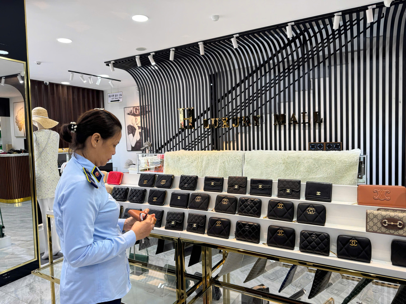 Các hình thức bán hàng giả ngày càng tinh vi để né tránh lực lượng chức năng