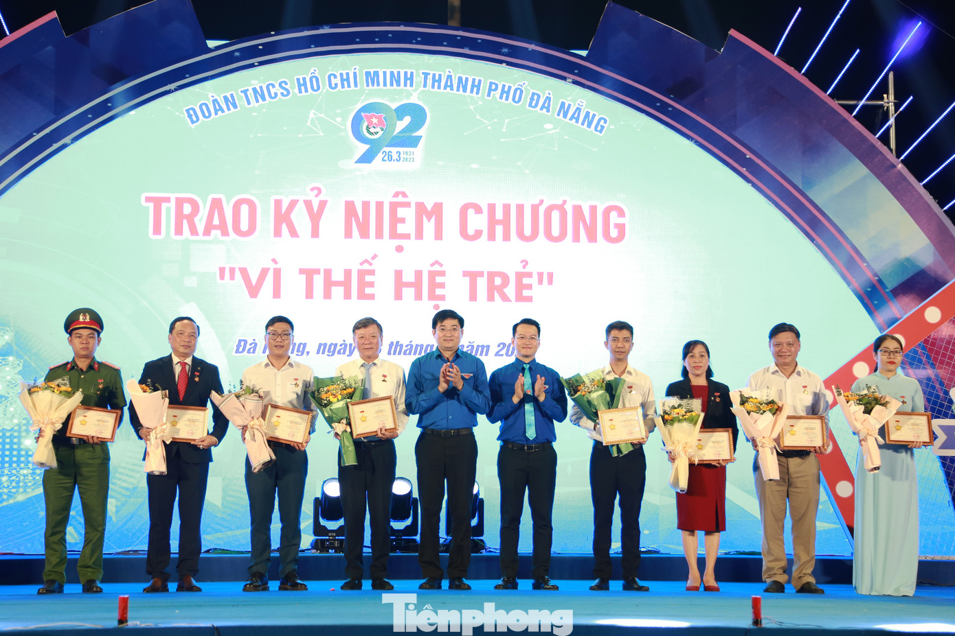 Để ghi nhận những cống hiến cho sự nghiệp bồi dưỡng, giáo dục thế hệ trẻ và xây dựng tổ chức Đoàn vững mạnh, thừa ủy quyền BCH Trung ương Đoàn, Ban Thường vụ Thành Đoàn quyết định trao Kỷ niệm chương “Vì thế hệ trẻ” cho 10 cá nhân có những đóng góp tích cực cho sự phát triển của tuổi trẻ thành phố.