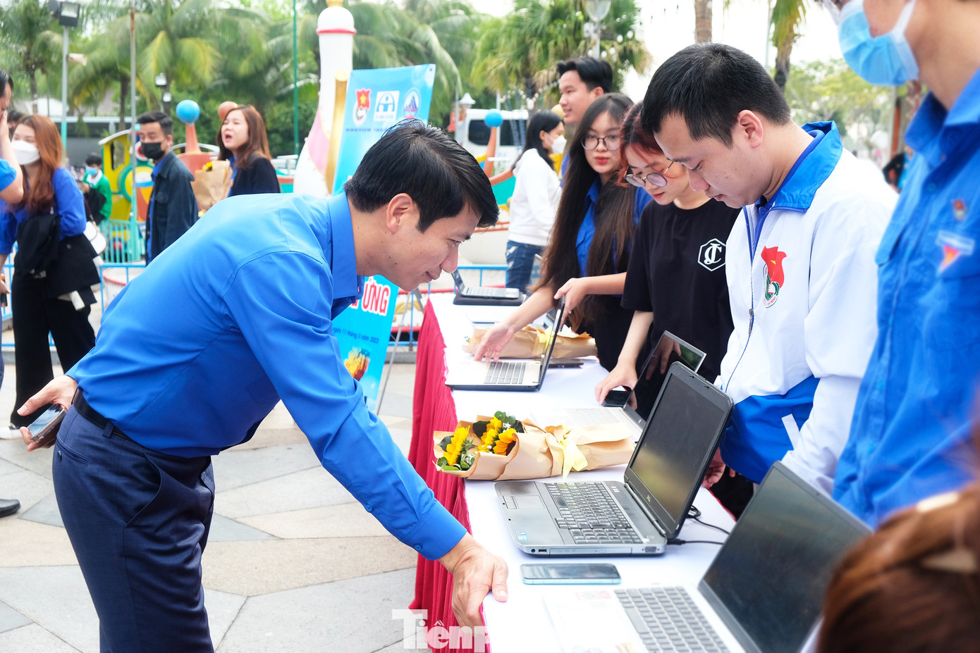 Bí thư thường trực T.Ư Đoàn Nguyễn Ngọc Lương cùng các bạn đoàn viên thanh niên thay avatar hưởng ứng Năm An toàn giao thông 2023 Bí thư thường trực T.Ư Đoàn Nguyễn Ngọc Lương cùng các bạn đoàn viên thanh niên thay avatar hưởng ứng Năm An toàn giao thông 2023