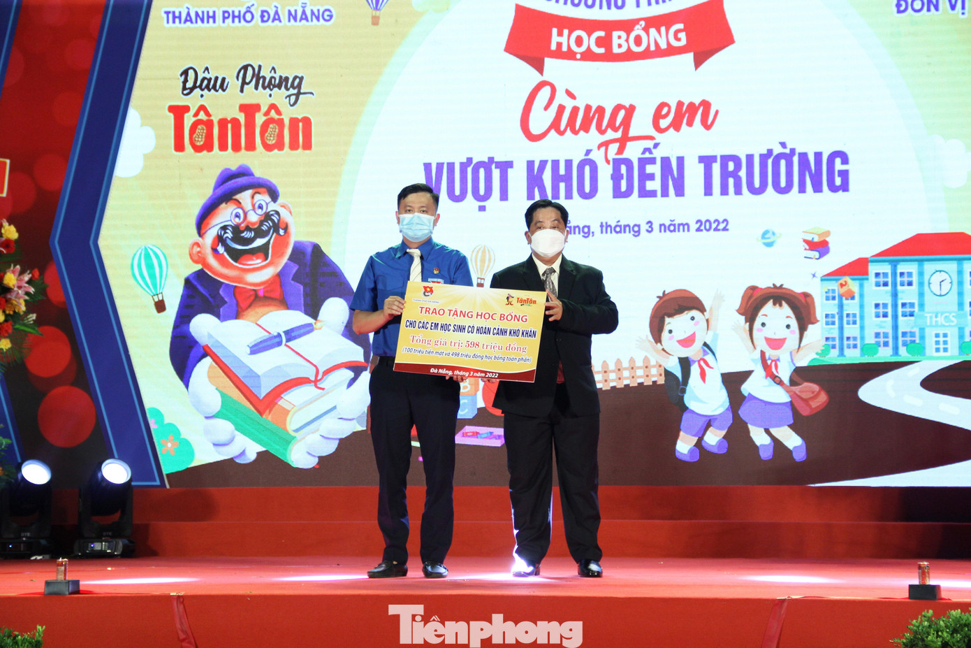 Ban Liên lạc cựu cán bộ Đoàn TP cùng với Thành Đoàn phát động và ra mắt Quỹ học bổng Khát vọng xanh