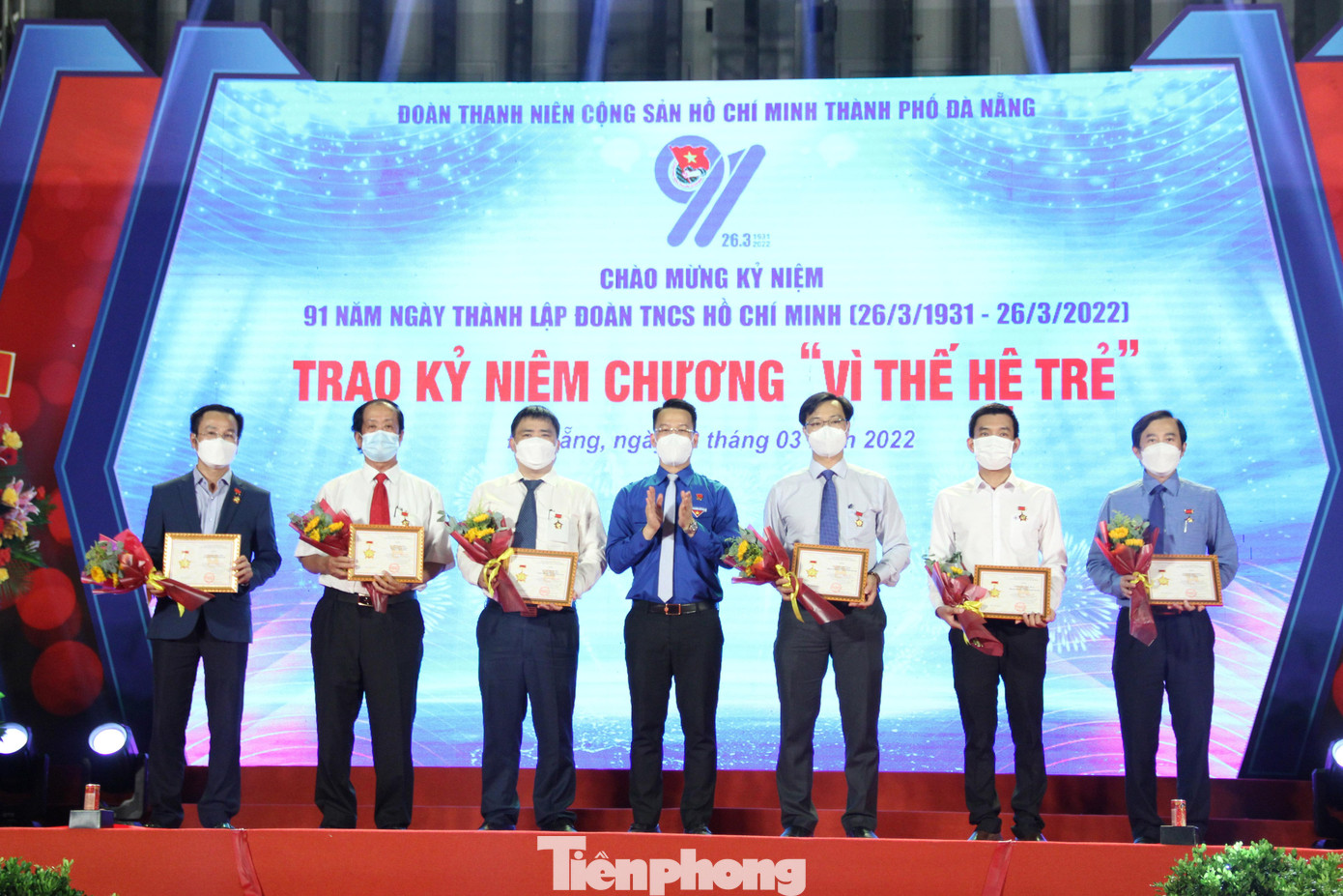 Dịp này, TƯ Đoàn cũng quyết định trao tặng Kỷ niệm chương Vì thế hệ trẻ cho 67 cá nhân có đóng góp trong công tác Đoàn và phong trào thanh niên tại Đà Nẵng