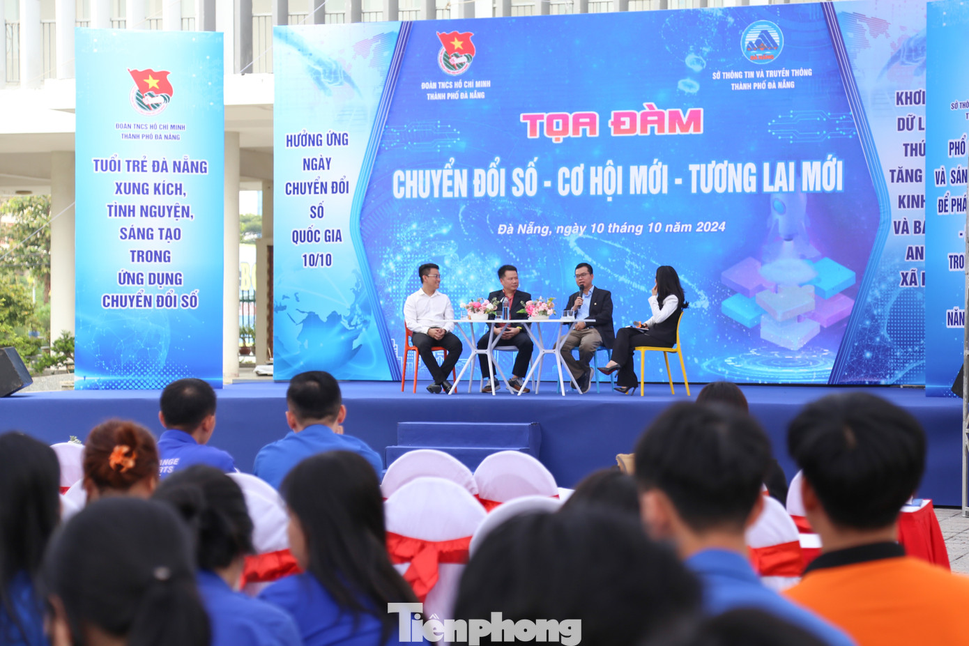 Bên cạnh đó, tọa đàm Chuyển đổi số - Cơ hội mới - Tương lai mới với các diễn giả là các chuyên gia, nhà khoa học cũng thu hút sự tham gia của đông đảo các bạn ĐVTN.