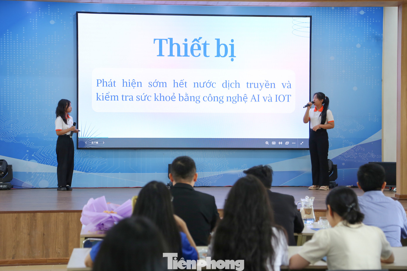 Năm nay, trong khuôn khổ Festival Chuyển đổi số trong thanh thiếu niên, Thành Đoàn Đà Nẵng cũng tổ chức Hội thi Thiết kế trí tuệ nhân tạo cho Đà Nẵng đáng sống với sự tranh tài của 10 ý tưởng của các bạn ĐVTN, học sinh, sinh viên.