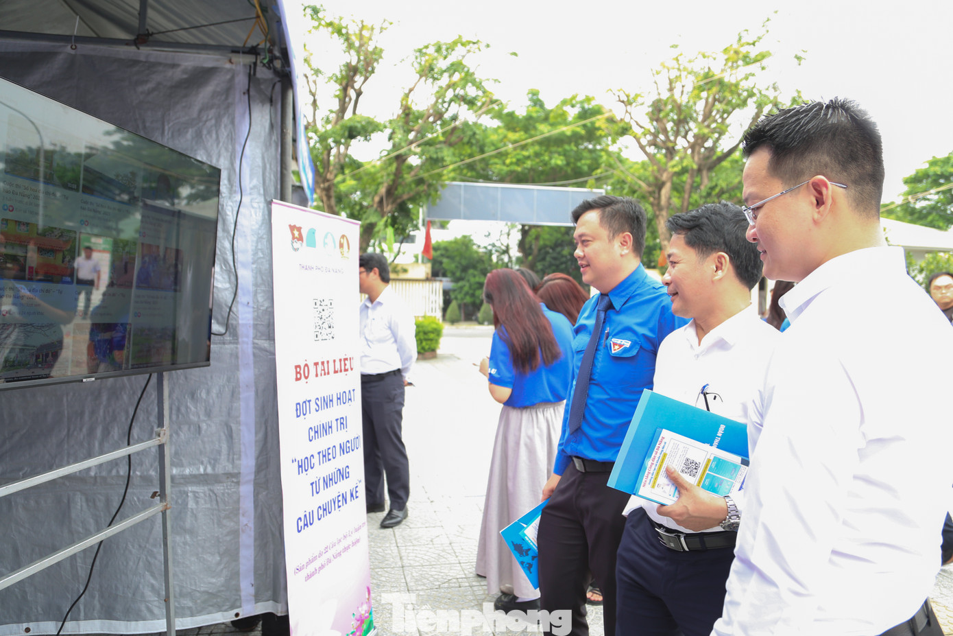 Bên cạnh đó, Thành Đoàn Đà Nẵng và các đơn vị trực thuộc cũng giới thiệu các sản phẩm "số hóa" trong công tác Đoàn và phong trào thanh niên thời gian qua, như ứng dụng Tuổi trẻ Đà Nẵng, công trình thanh niên Số hóa địa chỉ đỏ, các bộ tài liệu số cho các đợt học tập chuyên đề...