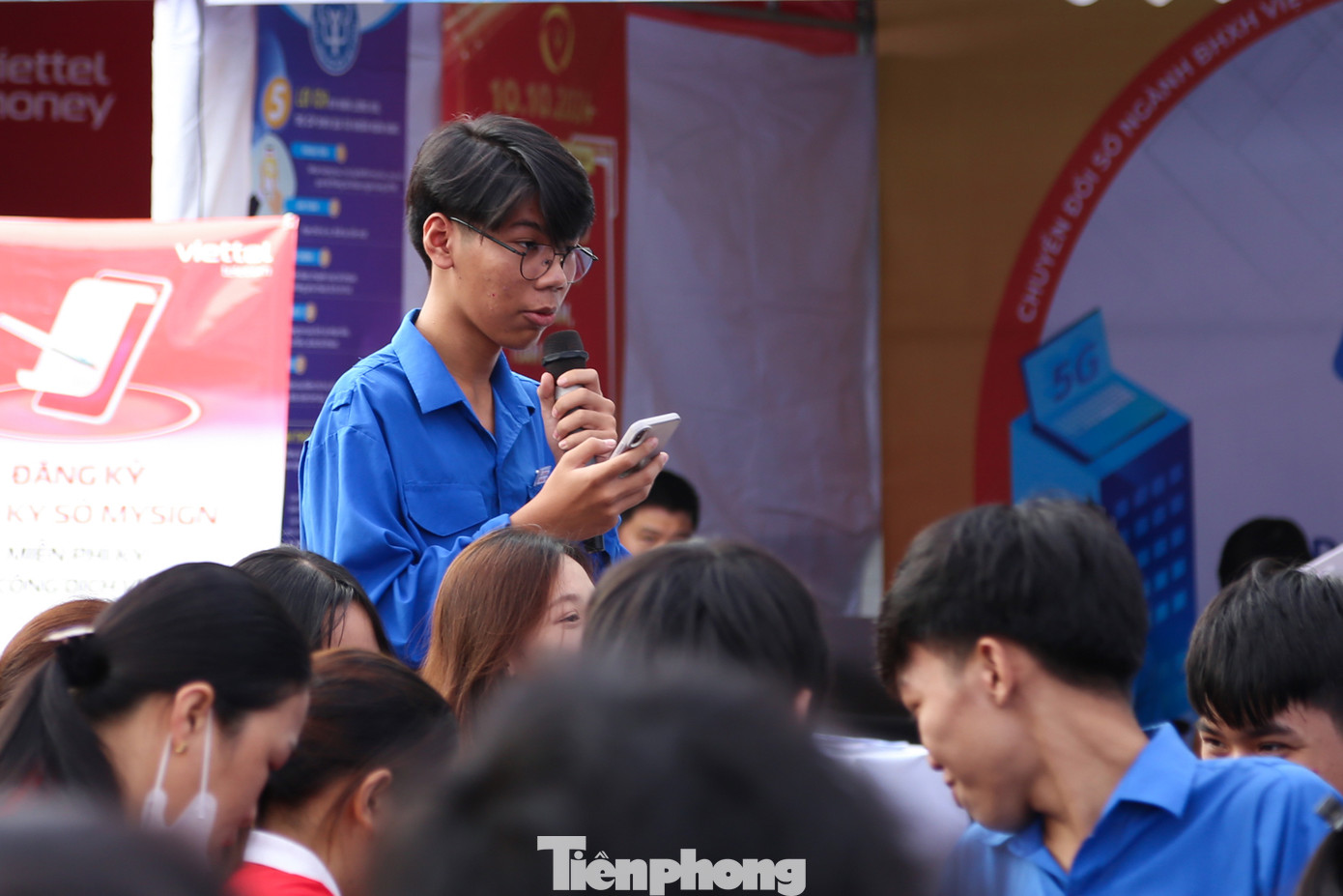 Tại đây, ĐVTN và sinh viên có cơ hội được giải đáp những thắc mắc, định hướng về cơ hội nghề nghiệp trong lĩnh vực công nghệ thông tin đặc biệt là vi mạch bán dẫn - một trong những định hướng phát triển chủ lực của Đà Nẵng trong thời gian tới.