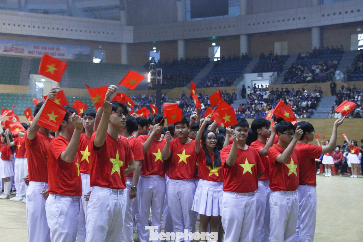 Đối với mỗi đoàn viên, thanh niên, học sinh tham gia màn đồng diễn, đây là niềm tự hào và vinh dự khi đại diện hàng chục ngàn đoàn viên, thanh niên, học sinh trên địa bàn tham gia màn đồng diễn ý nghĩa này. Đối với mỗi đoàn viên, thanh niên, học sinh tham gia màn đồng diễn, đây là niềm tự hào và vinh dự khi đại diện hàng chục ngàn đoàn viên, thanh niên, học sinh trên địa bàn tham gia màn đồng diễn ý nghĩa này.
