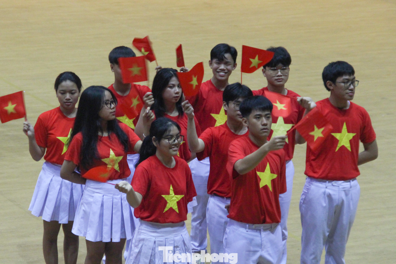 Em Ngọc Trân (học sinh trường THPT Phan Châu Trinh) cho hay: để chuẩn bị cho phần đồng diễn này, mỗi thành viên đều có ý thức tập luyện tích cực. Em Ngọc Trân (học sinh trường THPT Phan Châu Trinh) cho hay: để chuẩn bị cho phần đồng diễn này, mỗi thành viên đều có ý thức tập luyện tích cực.