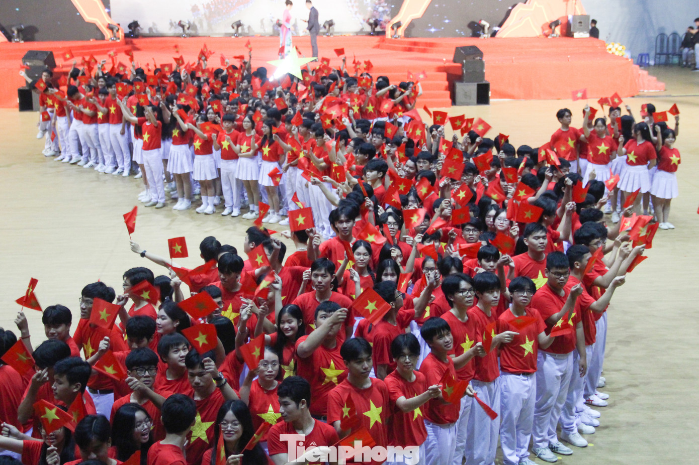 Hình ảnh bản đồ Tổ quốc góp phần khơi dậy niềm tự hào non sông trong thế hệ trẻ cả nước. Hình ảnh bản đồ Tổ quốc góp phần khơi dậy niềm tự hào non sông trong thế hệ trẻ cả nước.