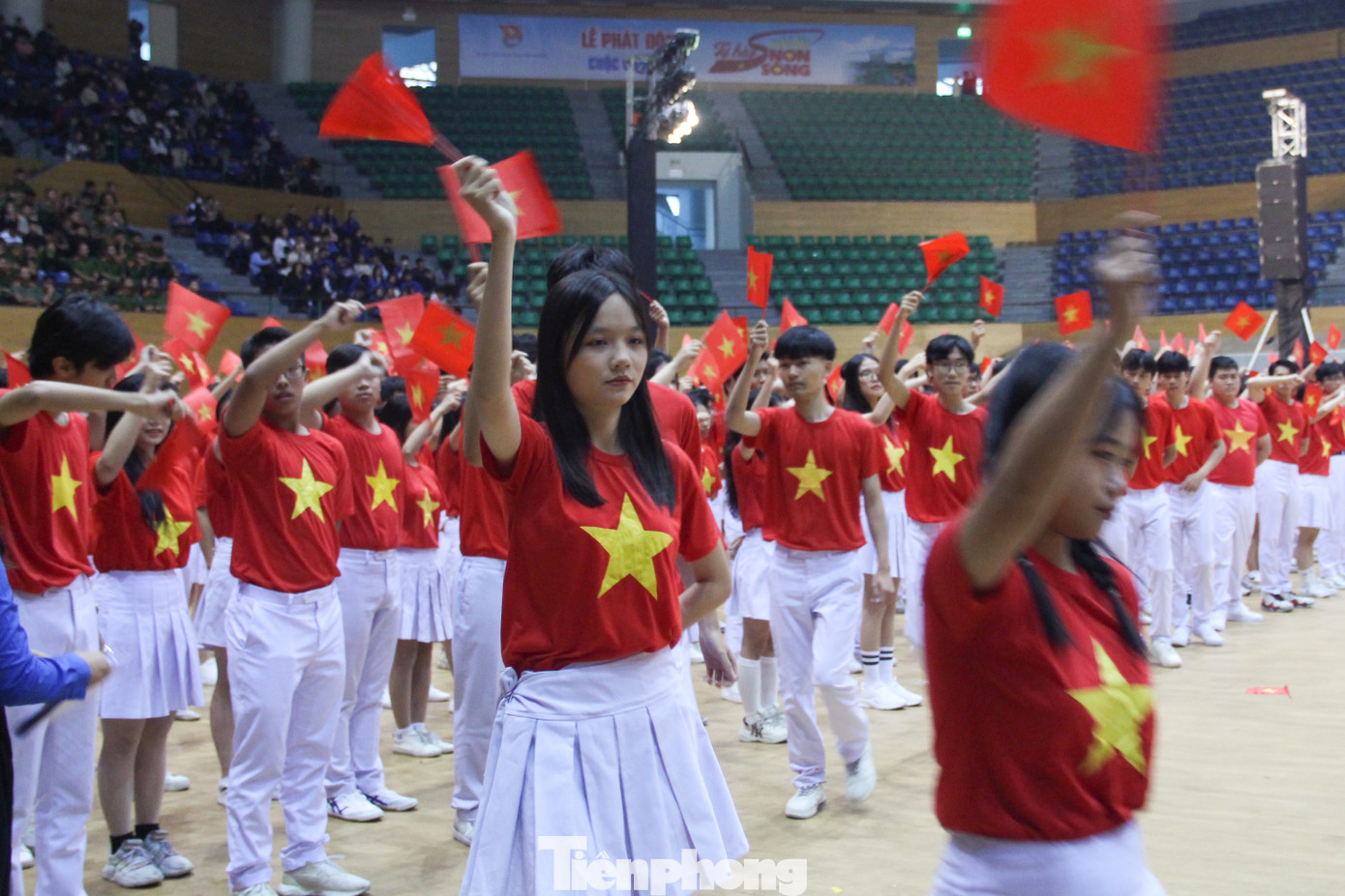 Để chuẩn bị cho màn đồng diễn và xếp hình bản đồ Tổ quốc, các tình nguyện viên đã được lựa chọn và tiến hành tập luyện gần 1 tháng trước khi sự kiện diễn ra. Để chuẩn bị cho màn đồng diễn và xếp hình bản đồ Tổ quốc, các tình nguyện viên đã được lựa chọn và tiến hành tập luyện gần 1 tháng trước khi sự kiện diễn ra.