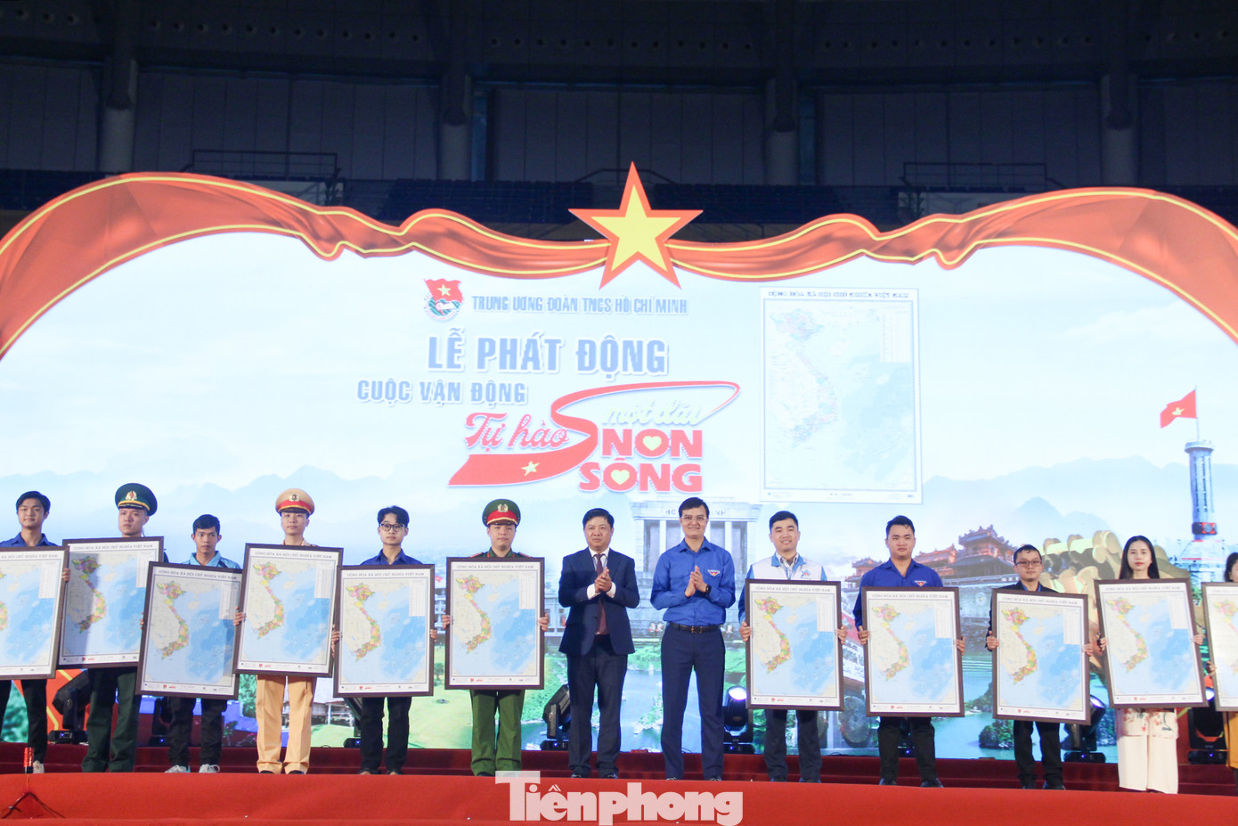 Mỗi tấm bản đồ được treo, chúng ta sẽ luôn nhìn thấy Tổ quốc thân yêu.