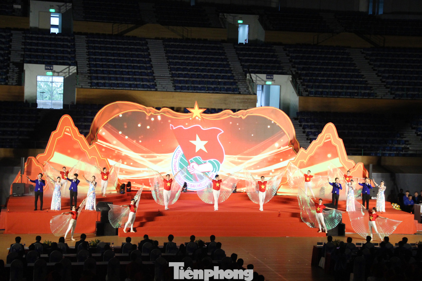Nhiều tiết mục nghệ thuật với chủ đề quê hương, đất nước tại buổi phát động.