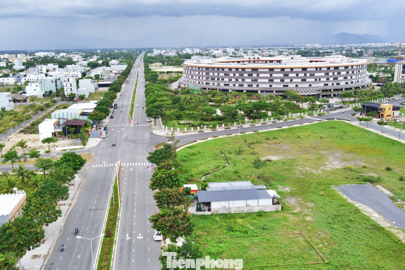 Khu vực này có diện tích khoảng 696 ha, hiện có dự án Khu đô thị công nghệ FPT đang được triển khai với nhiều hạng mục như FPT Complex, các trường tiểu học, THCS, THPT, đại học cùng các tòa chung cư thương mại, khu dân cư đã và đang được hoàn thiện hạ tầng kết nối.