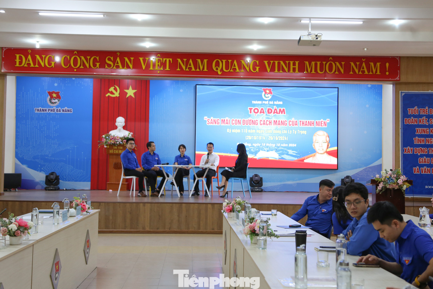 Hơn 3.000 đoàn viên thanh niên ở Đà Nẵng dự Hội nghị bằng hình thức trực tiếp và trực tuyến. Ảnh: Giang Thanh Hơn 3.000 đoàn viên thanh niên ở Đà Nẵng dự Hội nghị bằng hình thức trực tiếp và trực tuyến. Ảnh: Giang Thanh