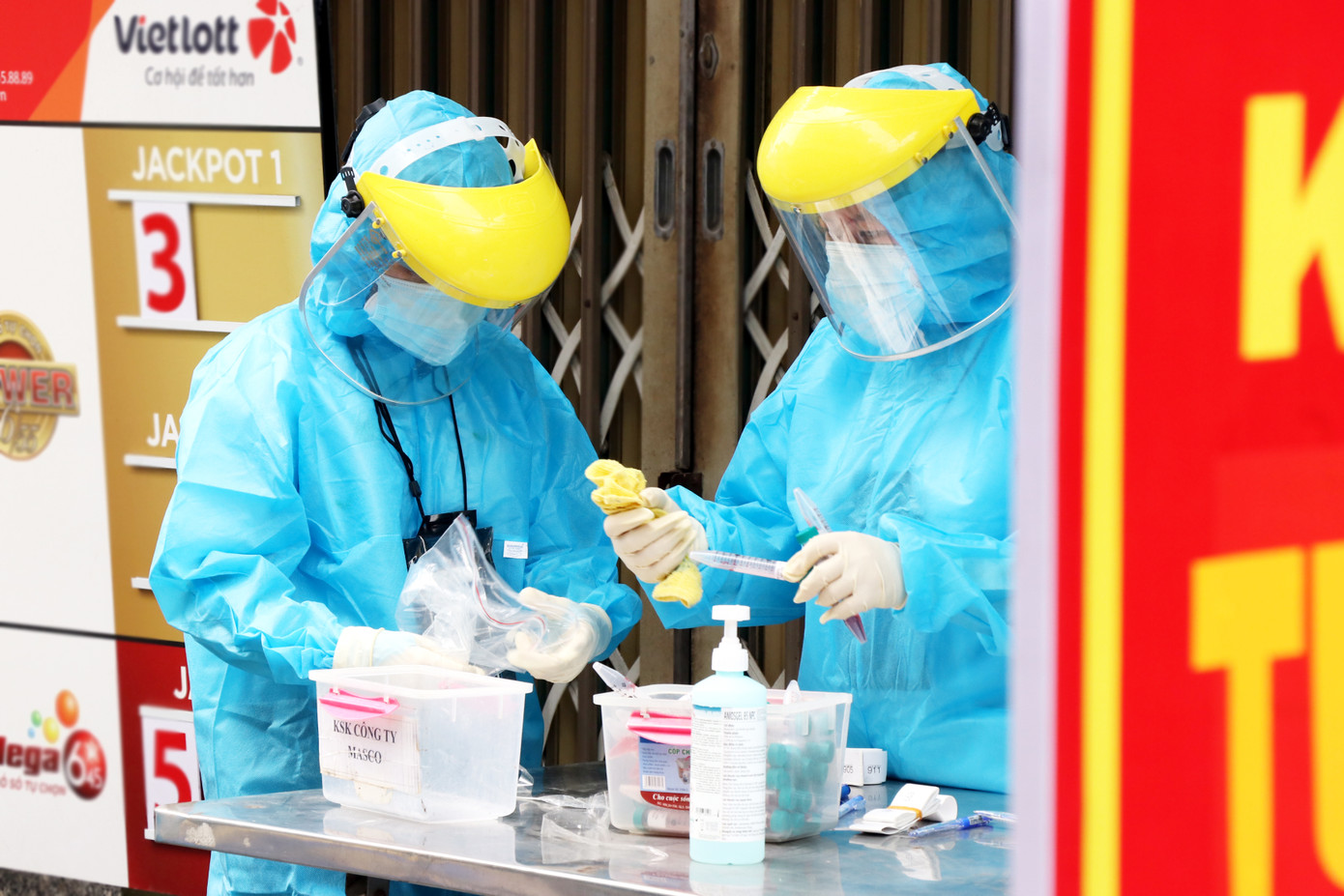 Trong các đợt dịch bệnh COVID-19 trên địa bàn Đà Nẵng, lực lượng sinh viên đóng vai trò tích cực, tham gia hỗ trợ trên tuyến đầu chống dịch. Trong các đợt dịch bệnh COVID-19 trên địa bàn Đà Nẵng, lực lượng sinh viên đóng vai trò tích cực, tham gia hỗ trợ trên tuyến đầu chống dịch.